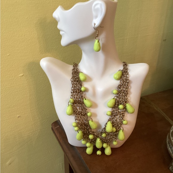 Pretty Gold Mesh Necklace with Chartreuse Beads & Matching Earrings Set - Picture 1 of 8